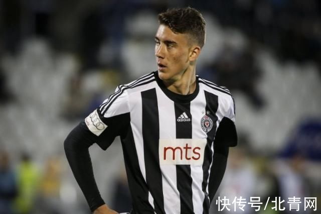 对风格截然 对风格截然